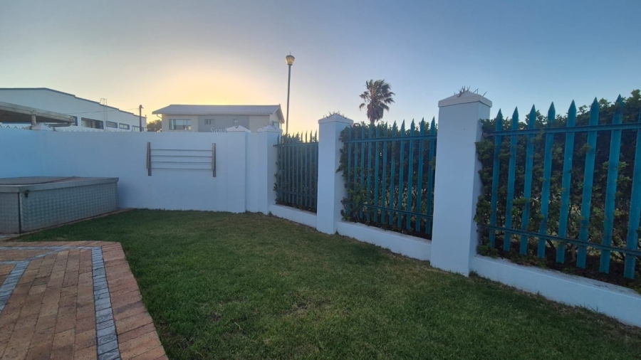 To Let 2 Bedroom Property for Rent in Middedorp Western Cape